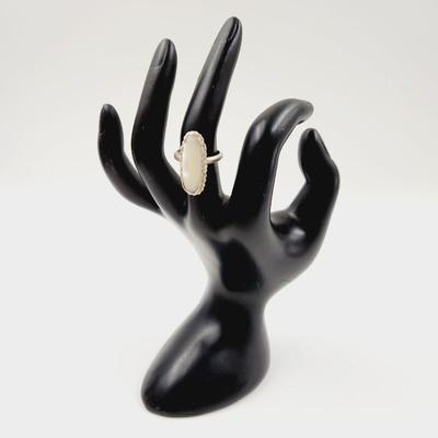 925 SILVER & MOTHER OF PEARL RING SIZE 6