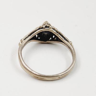 925 STERLING & BLACK STONE RING SIZE 4.5