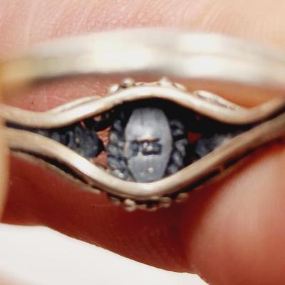 925 STERLING & BLACK STONE RING SIZE 4.5