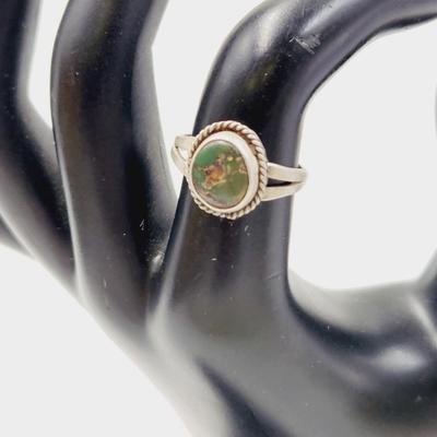 BEAUTIFUL .925 SILVER & GREEN TURQUOISE RING SIZE 6