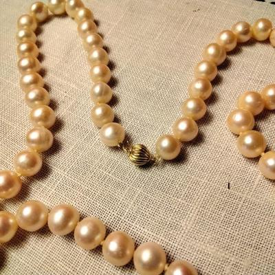 Pale Pink With Super High Sheen 22" 14K Ball Clasp