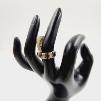 VINTAGE GOLD TONED FAUX SAPHIRE RING SIZE 6