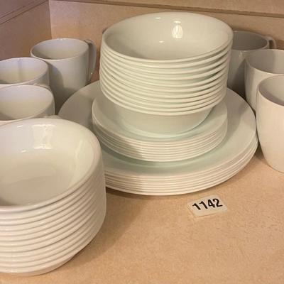 Corelle dish set