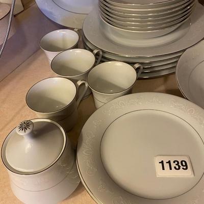 Crown Ming China Set