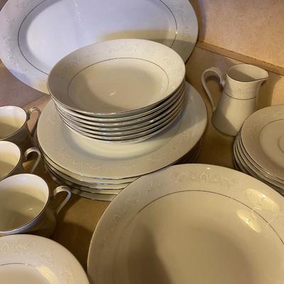 Crown Ming China Set