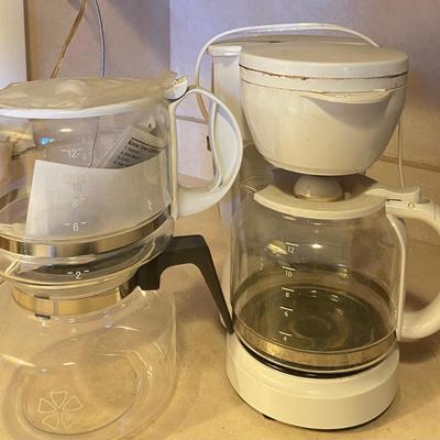 Coffee machine and pots