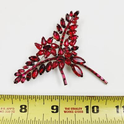 ABSOLUTELY STUNNING VINTAGE FAUX RHINESTONE GOLD TONED BROOCH