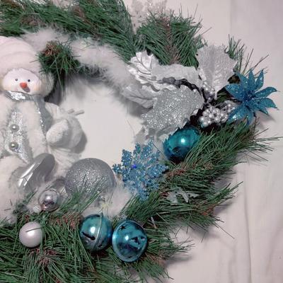 ADORABLE SNOWY SNOWMAN HOLIDAY WREATH