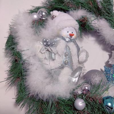 ADORABLE SNOWY SNOWMAN HOLIDAY WREATH