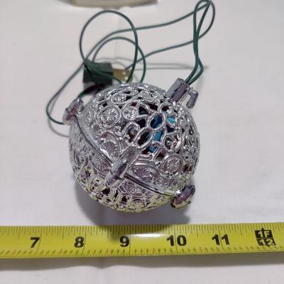 FABULOUS VINTAGE ELECTRONIC SINGING BIRD ORNAMENT
