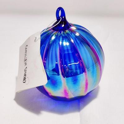 STUNNING GLASS EYE STUDIO HAND BLOWN BLUE IRIDESCENT GLASS ORNAMENT