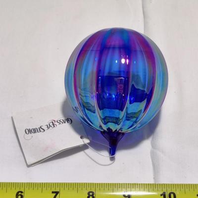 STUNNING GLASS EYE STUDIO HAND BLOWN BLUE IRIDESCENT GLASS ORNAMENT