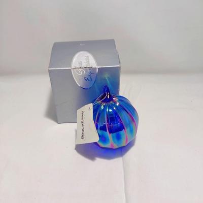 STUNNING GLASS EYE STUDIO HAND BLOWN BLUE IRIDESCENT GLASS ORNAMENT