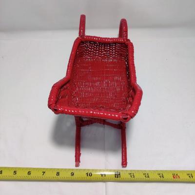 VINTAGE CHRISTMAS HOLIDAY RED WICKER DECORATIVE SLEIGH BASKET