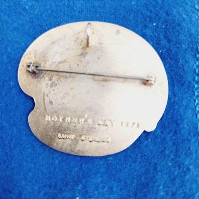 VINTAGE LUNT STERLING 1973 MOTHERS DAY MEDALLION PIN
