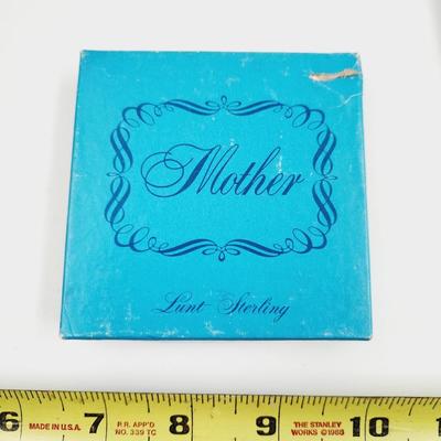 VINTAGE LUNT STERLING 1973 MOTHERS DAY MEDALLION PIN