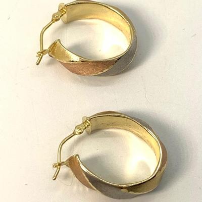 2.58g 14k tri-color satin & Diamond cut oval shaped ribbon design pierced hoops