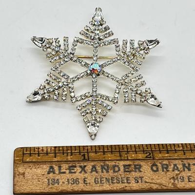 LOT 75: Kirk's Folly Aspen Snowflake Pin