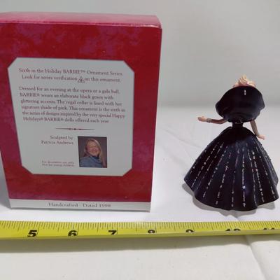 1998 HALLMARK KEEPSAKE HOLIDAY BARBIE COLLECTION SERIES ORNAMENT