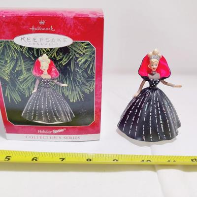 1998 HALLMARK KEEPSAKE HOLIDAY BARBIE COLLECTION SERIES ORNAMENT