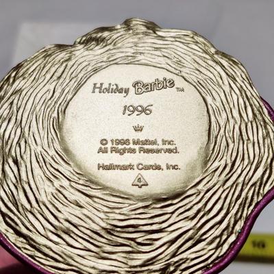1996 HALLMARK KEEPSAKE HOLIDAY BARBIE COLLECTION SERIES ORNAMENT