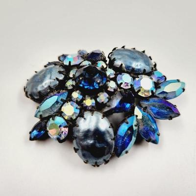 STUNNING BLUE TO PURPLE IRIDESCENT GLASS & METAL BROOCH