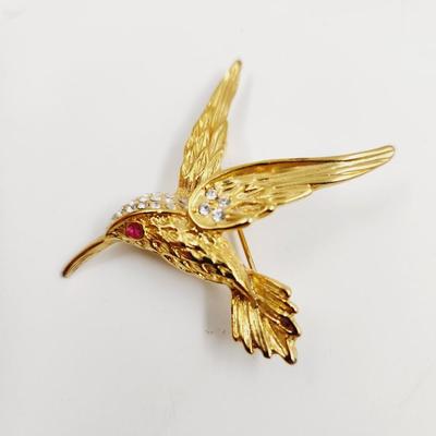 BEAUTIFUL GOLD TONED & STONES HUMMINGBIRD PIN