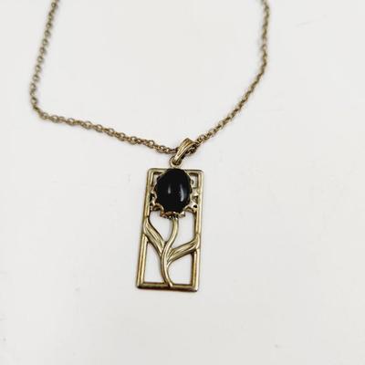 CUTE ANTIQUED FLOWER BOUQUET NECKLACE