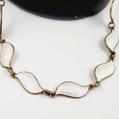 VINTAGE 1950S NORWEGIAN STERLING .925 WHITE GUILLOCHE ENAMEL FLORAL LEAF NECKLACE