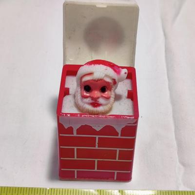 ADORABLE VINTAGE POP UP SANTA CLAUS IN CHIMNEY SQUEAK TOY