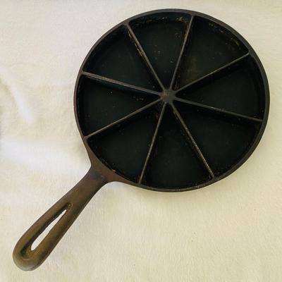 Two Cast Iron Skillets (DR-SL)