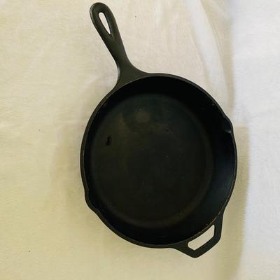 Two Cast Iron Skillets (DR-SL)