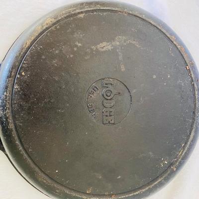 Two Cast Iron Skillets (DR-SL)
