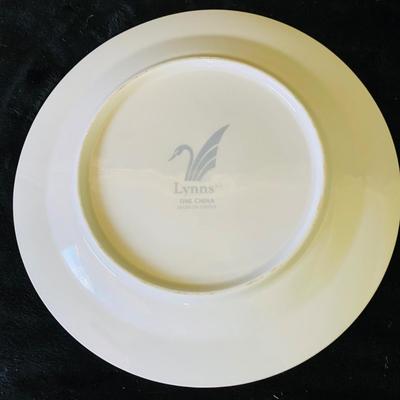 Lynnâ€™s Fine China Holiday Set for Eight (DR-SL)