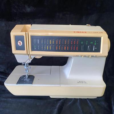 2010 Singer Sewing Machine  (CR-EJ)
