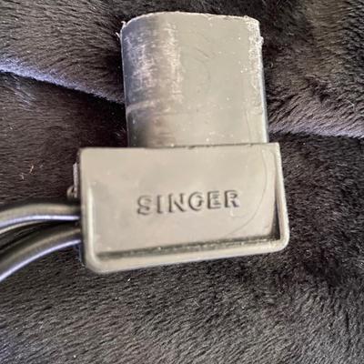 2010 Singer Sewing Machine  (CR-EJ)