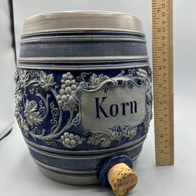 Vintage Korn Wine Grape Leaf Corked Clay Ceramic Wine Barrel