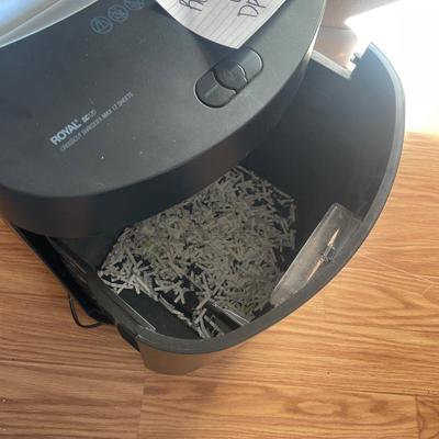 Royal SC120 Crosscut Paper Shredder (DR-AW)