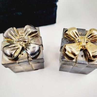 NEIMAN MARCUS SILVER PLATED GODINGER SALT & PEPPER SHAKERS WITH GREEN VELVET BOX