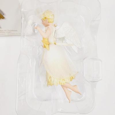 HALLMARK KEEPSAKE THE WONDER OF CHRISTMAS HOLIDAY ANGEL ORNAMENT