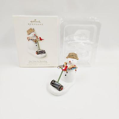 HALLMARK KEEPSAKE SNO TIME FOR SHOVELING ORNAMENT