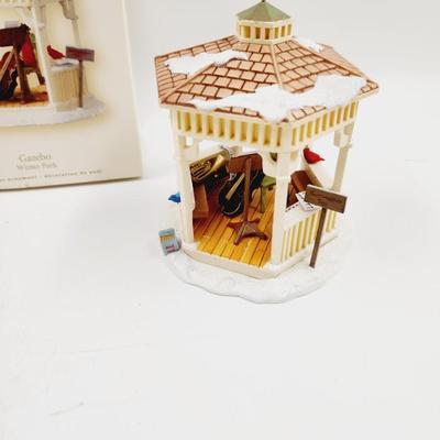 HALLMARK KEEPSAKE GAZEBO WINTER PARK ORNAMENT