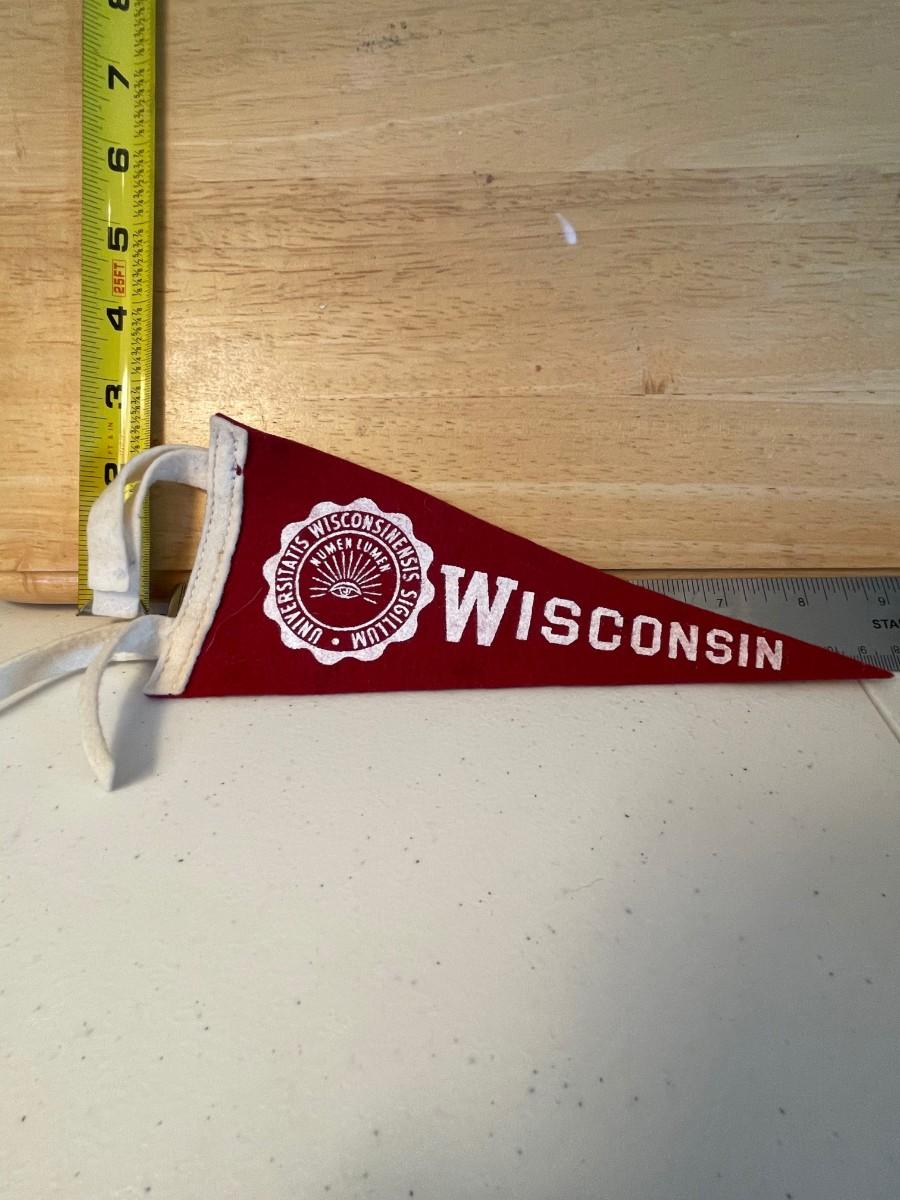 Wisconsin Pennant | EstateSales.org