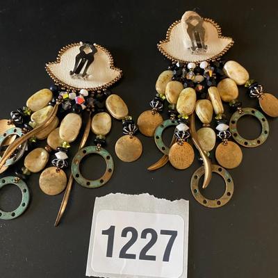 Clip earrings