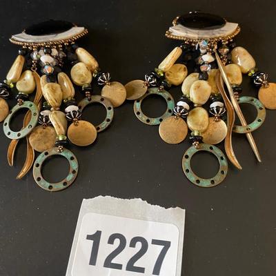 Clip earrings