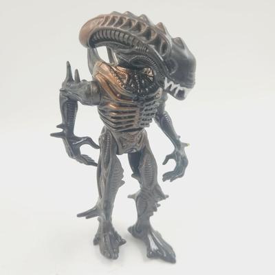 1995 KENNER ALIEN ACTION FIGURE