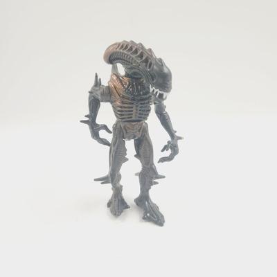 1995 KENNER ALIEN ACTION FIGURE
