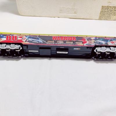 BACHMANN HAWTHORNE VILLAGE NASCAR DALE EARNHARDT JR HO PASSENGER CAR W/ EZ TRACK LEFT HAND TURN-OUT