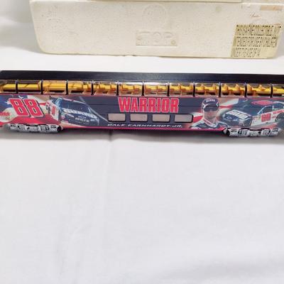 BACHMANN HAWTHORNE VILLAGE NASCAR DALE EARNHARDT JR HO PASSENGER CAR W/ EZ TRACK LEFT HAND TURN-OUT