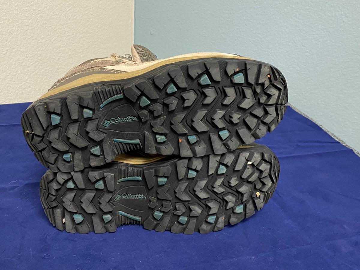 columbia coremic ridge mid boots